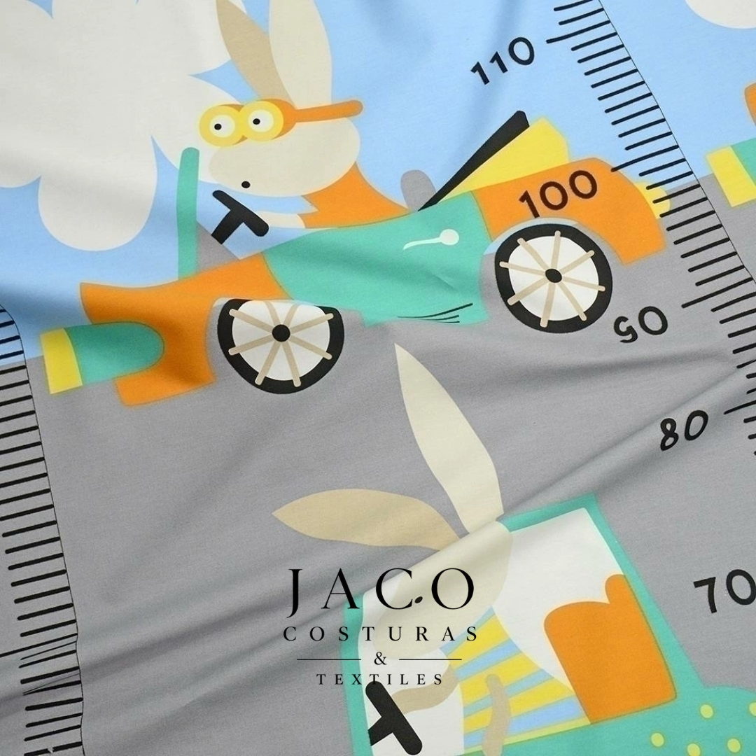 Gabardina Estampada Premium Gris Con Conejos y Autos