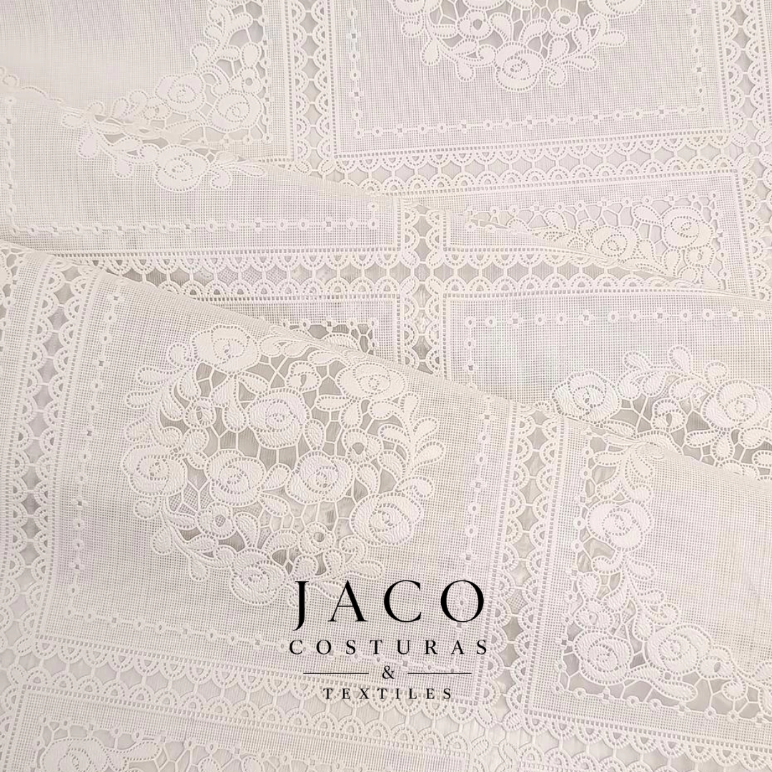 Hule Carpeta Broderie Blanco Recuadros Con Florcitas - Imagen 4