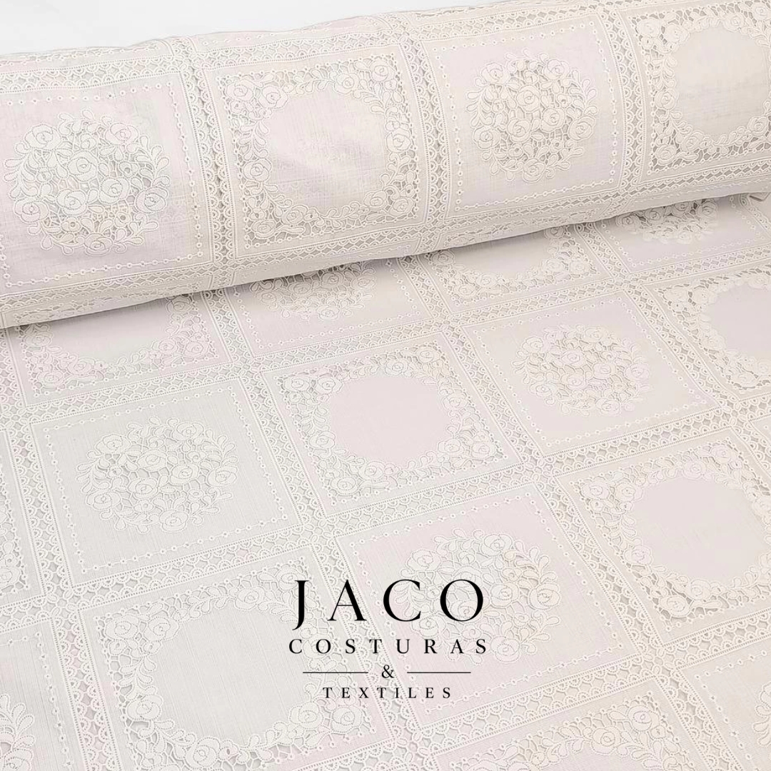 Hule Carpeta Broderie Blanco Recuadros Con Florcitas