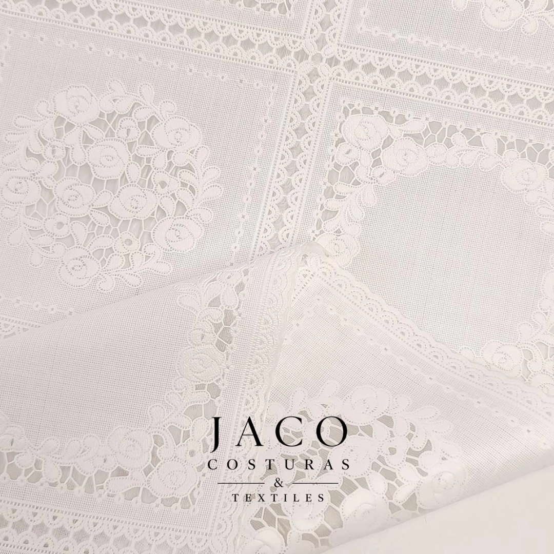 Hule Carpeta Broderie Blanco Recuadros Con Florcitas - Imagen 3